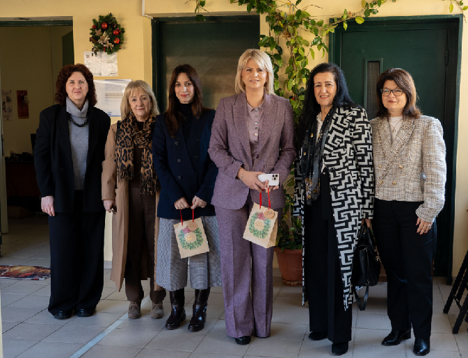 Eπίσκεψη της Δημάρχου Ιλίου στο Ξενώνα Αττικής βραχείας φιλοξενίας για γυναίκες θύματα βίας ή/και πολλαπλών διακρίσεων του Εθνικού Κέντρου Κοινωνικής Αλληλεγγύης